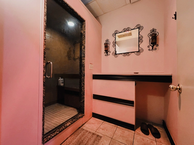 Private changing room with clean amenities at Thanks Spa