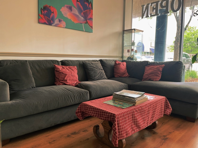 Relaxing waiting area with cozy seating in Mount Prospect